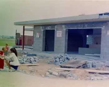 Bau1972mit Familie.jpg